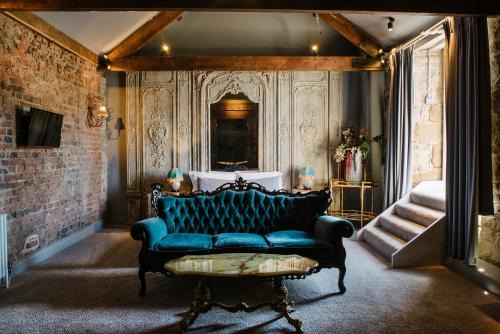 Otterburn Hotel | Le Petit Chateau & William de Percy