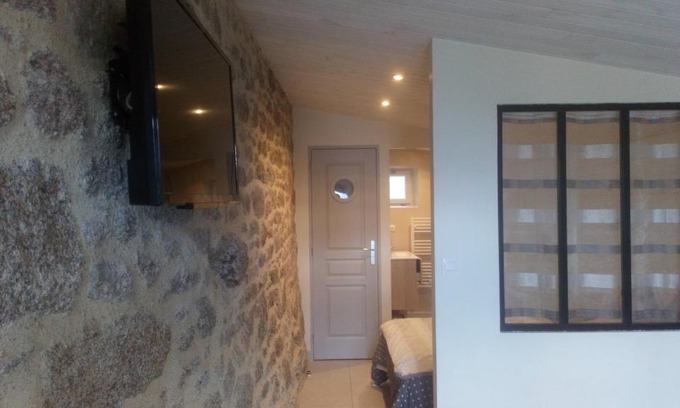 Saint-Malo-du-Bois Apartment | Le Petit Logis