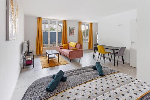 Pilotiere Apartment | Le Petit Patio - Rénové, paisible et proche centre