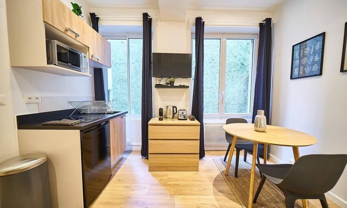 Old Lyon Apartment | Le Petit Pierre Scize - Quais de Saône
