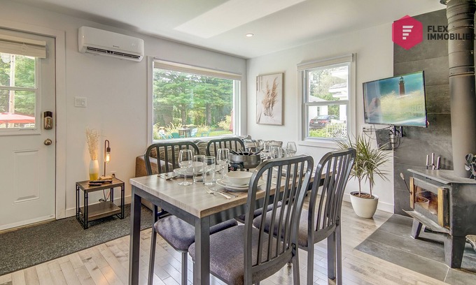 Magog Cottage | ⭐ Le Phare de Chalet Memphré 🕯 Southière Beach in Magog ⭐
