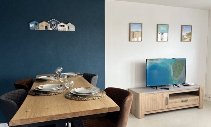 Calais City Center Apartment | Le Phare magnificent apartment with balcony