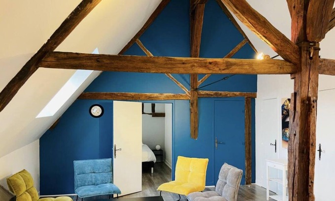 Auxerre Apartment | Le Pigeonnier-Apartment-Ensuite with Shower-City view