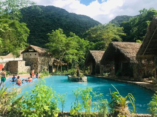 Lac Son Hotel | Le Pont Mu Waterfall Homestay