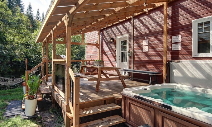 Stoneham-et-Tewkesbury Ski Chalet | 🌟Le Repère 🏖️ Spa 💦Sauna 🧖 Billiards🎱