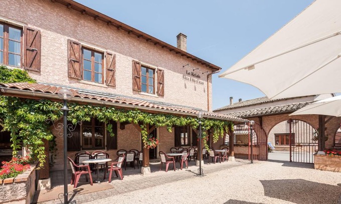 Corcelles-en-Beaujolais Hotel | Le Relais Des Dix Crus - Logis Hôtel