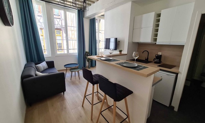 Quartier Vieux Marche-Cathedrale Apartment | Le Vieux Palais, 2 minutes from Place du Vieux Marché, Rouen's pedestrian hypercentre