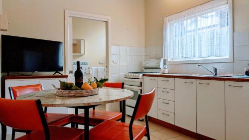 Queenscliff House | Learmonth Guesthouse - Queenscliff