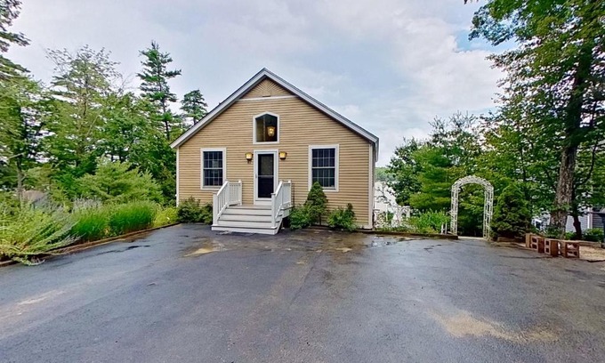 Moultonborough House | Leaward Shores Guesthouse