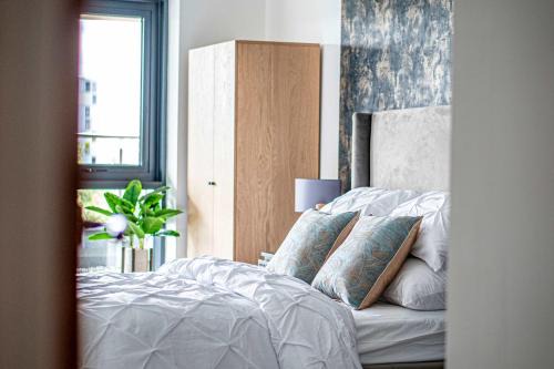 Leeds Apartment | Leeds City Centre 2BR Apartment - Luxury Stay with Private Terrace