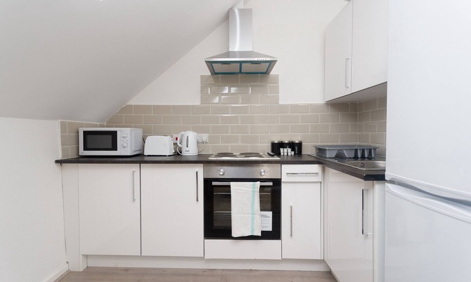Leeds Apartment | Leeds -One Bed Apartment sleeps 4 Kirkstall House