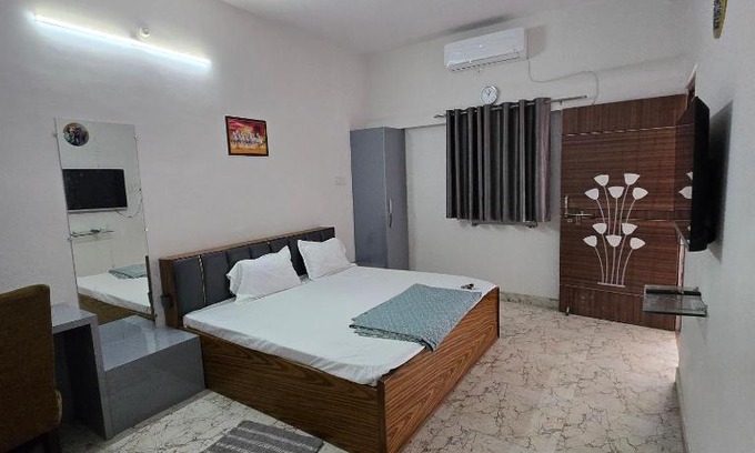 Jabalpur Apartment | Leela home stay - Single room with washroom