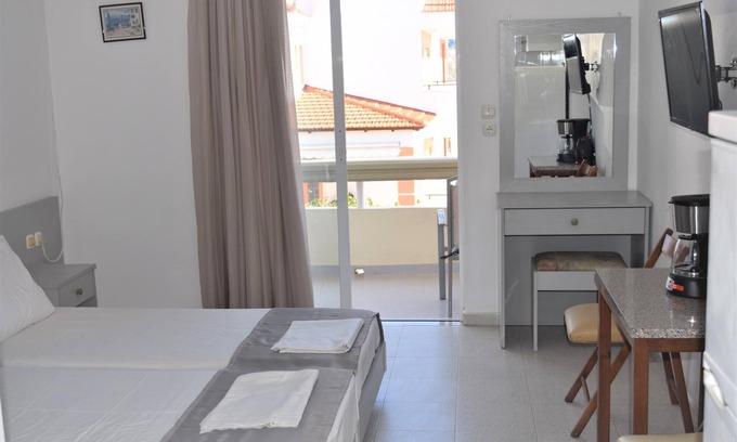 Ialyssos House | Lefteris Insta-worthy Studio with Garden View