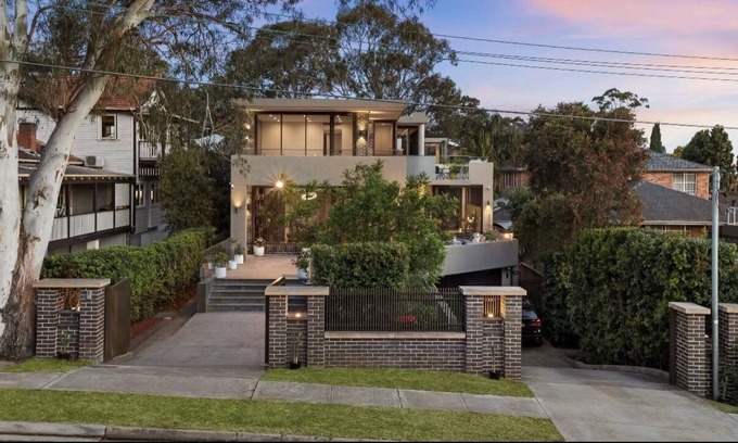 Ryde House | ★ Legend in Putney★ Pool & Waterview ★ Garden★ Super convenient Location★