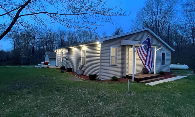 Lake Michigan Beach House | leisurely mile from 🐩 friendly Lake Michigan beach, HOT TUB 🥵 AVAILABLE!