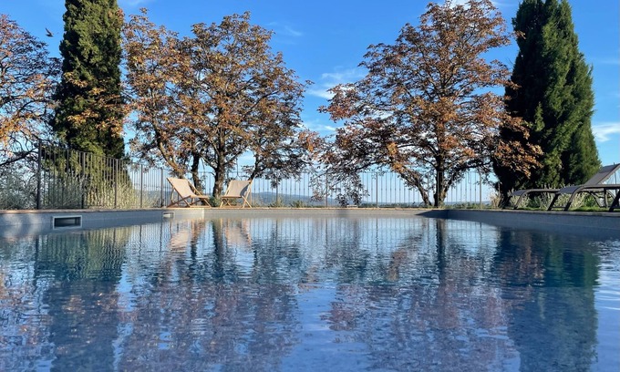 Castiglione del Lago Apartment | lemon Apt With Shared Pool And Garden, Castiglione del Lago, Italy