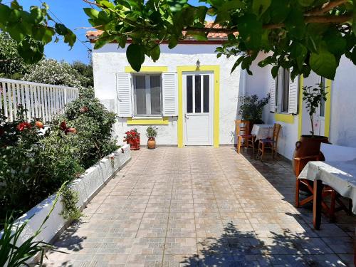 Sitia House | Lemon Garden 1