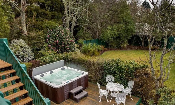 Lynmore House | Leo's Place | Spacious Lynmore House with Spa Pool