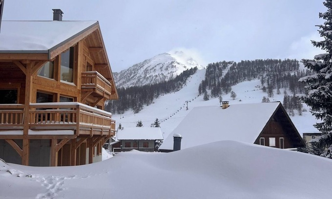 Montgenevre Ski Chalet | Les 3 montagnards - luxury chalet - 200m from the slopes