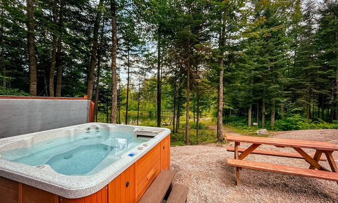 Lac-Sergent Ski Chalet | Les Chalets Tourisma - Le Colibri