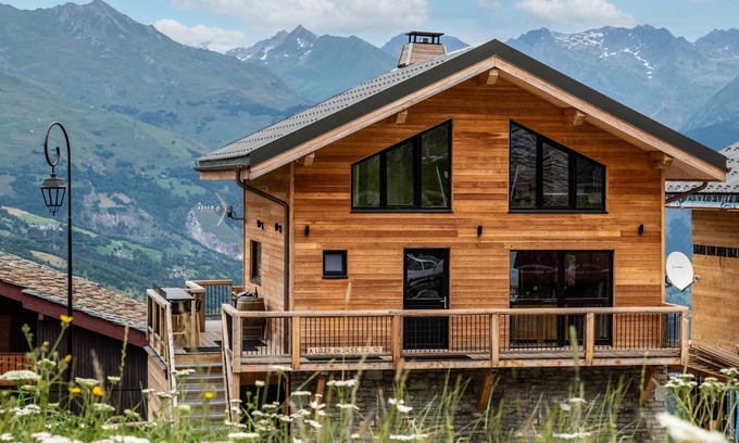 Plagne Centre Ski Chalet | Les Coches: Chalet at the foot of the slopes with views of Mont Blanc
