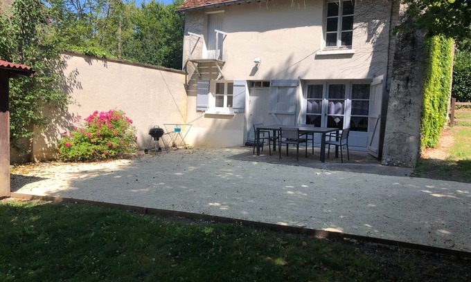 Menetou-Ratel House | Les Cours - Charming, quiet gîte with garden near Sancerre