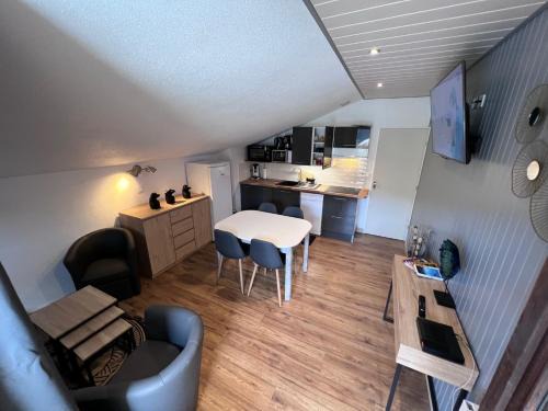 Laveissiere Apartment | les cristallines