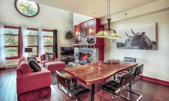 Mont-Tremblant Condo | Les Eaux - 2bdrs w/Pool & Hot Tub near Village 5