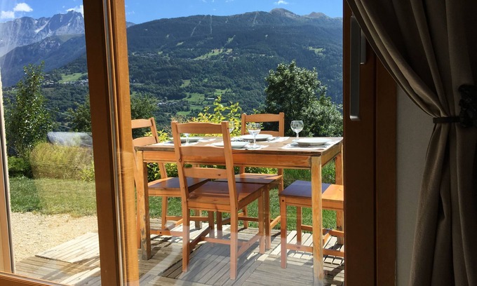 Les Chapelles Ski Chalet | les edelweiss apartment