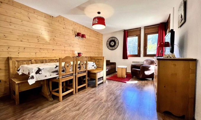 Flumet Apartment | Les Evettes Chalets - Apartment six people, residence with swimming pool at the foot of the slopes