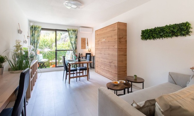 Costieres Apartment | Les Flamants Roses - Studio avec balcon