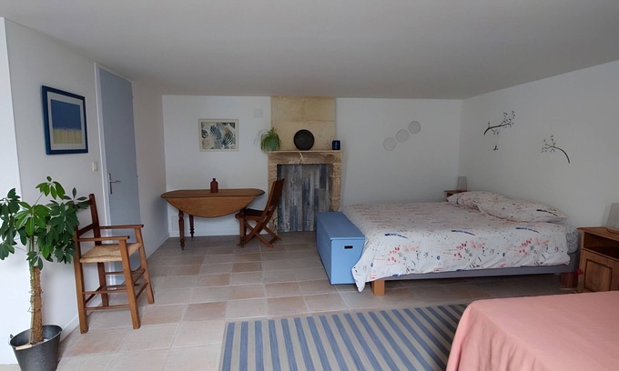 Saint-Romain-de-Benet Bed & Breakfast | Les Fougères Guest Room – Space and Comfort in Saint-Romain-de-Benet