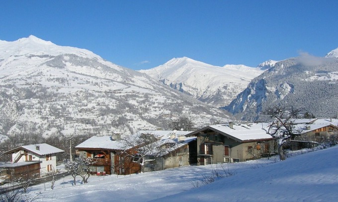 Bourg-Saint-Maurice Ski Chalet | Les Gentianes Chalet Darentasia, 5 minutes from the slopes with the funicular