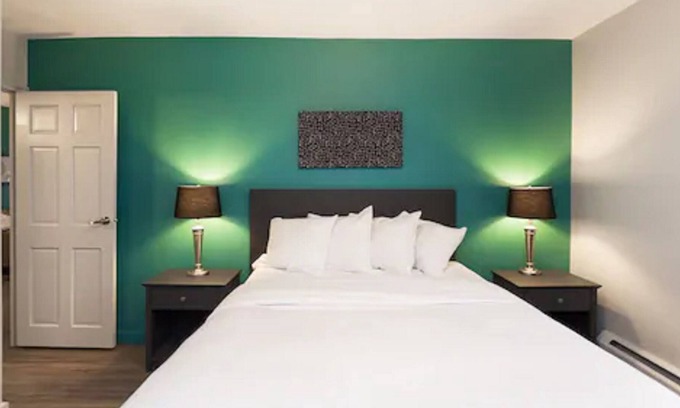 Downtown London Apartment | LES Hotel & Suites
