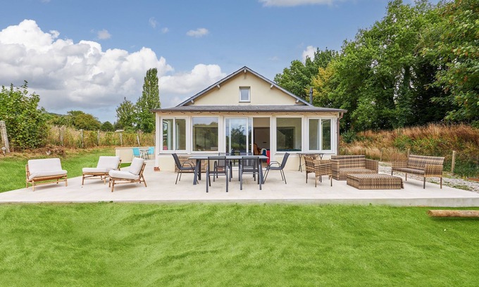 Surville House | Les Iris - Seven Bedroom House, Sleeps 15