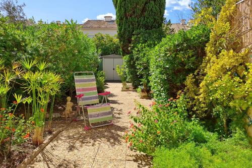 Le Grau-Du-Roi Apartment | LES PINEDES - Un jardin fleuri à côté de la plage