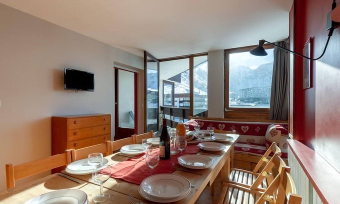 Le Lavachet Apartment | Les Roches Rouges (Lavachet) by Interhome