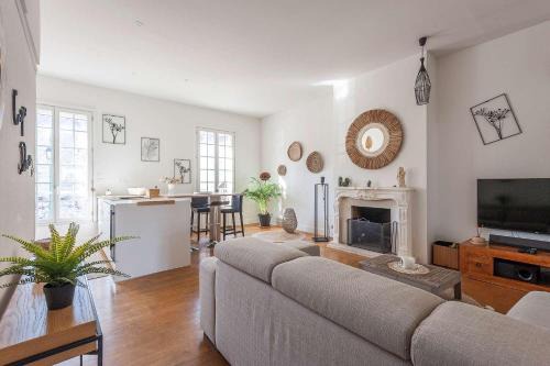 Aigues-Mortes Apartment | LESEHAN APPARTEMENT AIGUES MORTES Vue Remparts