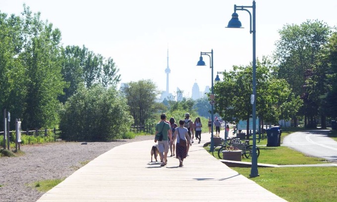 Greenwood - Coxwell House | Leslieville/Beach community - exploring nature in the city