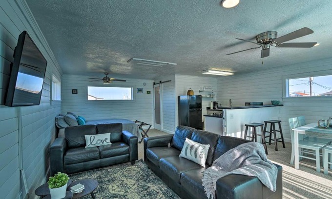Surfside Beach Apartment | Less Than 1 Mi to Surfside Beach Open-Concept Cottage