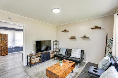 Walterboro - St. George House | Less Than 5 Mi to Dtwn Walterboro Grill, Game and More!