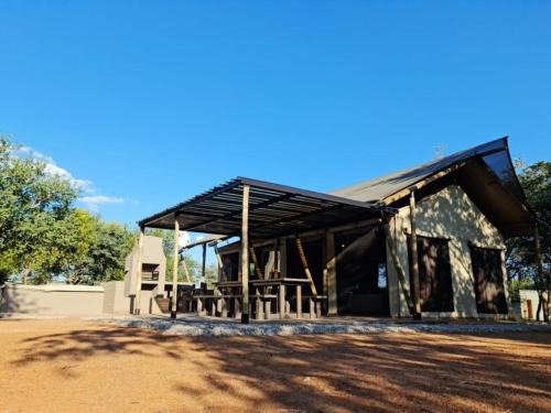 Leeupoort Cabin | Lethabong Lodge