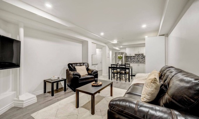 Halton Regional Municipality Apartment | LetitBnb: Tranquil Terrace