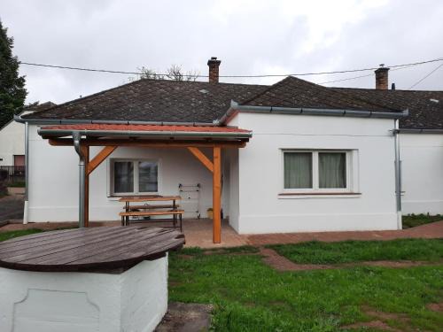 Kovagoors House | Letti Vendégház