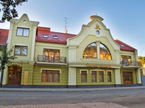 Uzhhorod Hotel | Letuchiy Gollandets