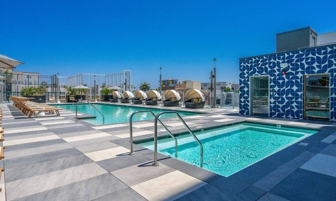 Downtown Long Beach Apartment | Level-Luxurious Two Bedroom Suite in Long Beach