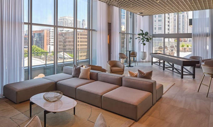 Near North Side Hotel | Level River North - Spacious Executive Suite