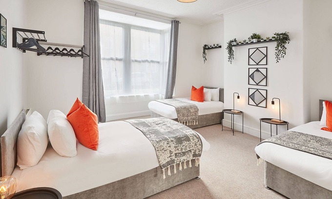 Saltburn-by-the-Sea Apartment | Leven Locke - Perfect for Work Stays & Family Seaside Getaways