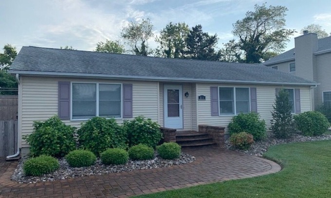 Lewes House | Lewes Beach Cottage - Quiet Quaint and Close To Everything!