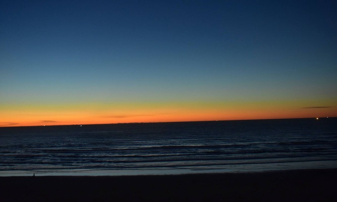 Newport Condo | Li'l Macs Beachfront Condo